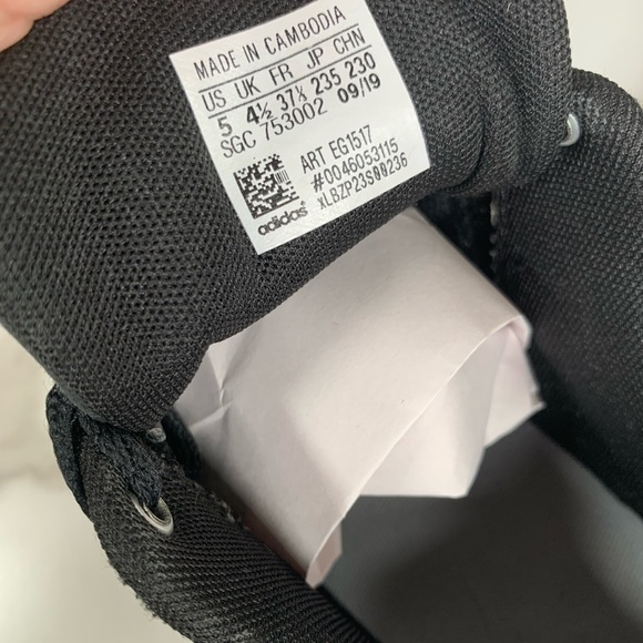 Adidas Boy Shoes Sz 5 - Picture 9 of 9